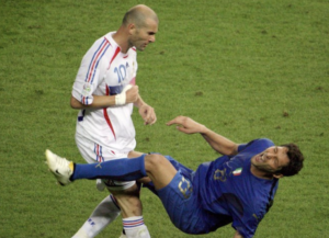 Zidane revive el cabezazo que marcó su carrera