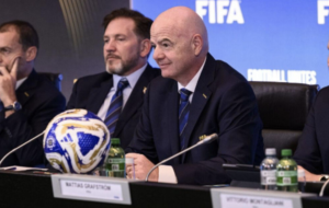Infantino se disculpa, pero evita responder a FIFA