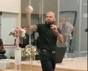 De las canchas a los templos: la nueva vida de Dani Alves como predicador