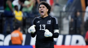 Memo Ochoa recibe histórico reconocimiento deportivo