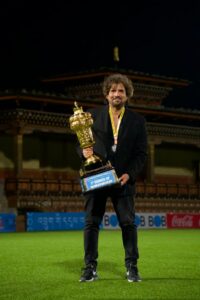 De Ruanda a Bután: el entrenador argentino que desafía la magia negra y viaja 72 horas para dirigir