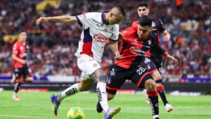 ¡Bajo la lluvia! Atlas y Chivas empatan en un Clásico Tapatío de locura