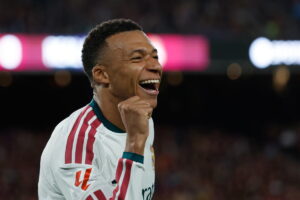 China Boos Mbappé